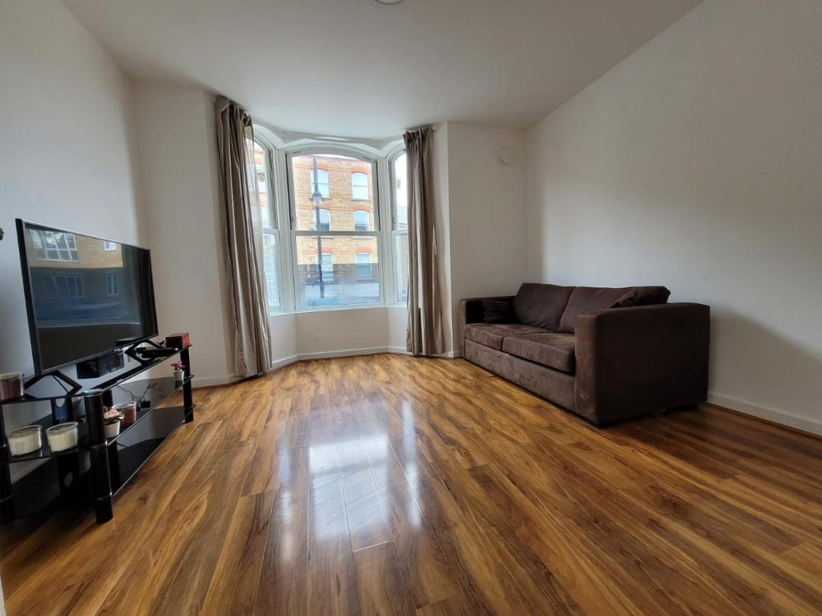 Stunning 1 Bedroom Apartment In Лондон Экстерьер фото